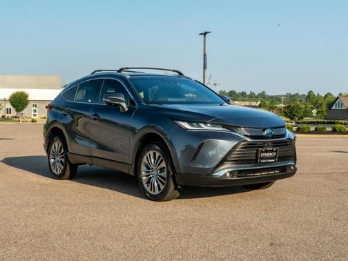 Coastal Gray Metallic 2024 Toyota Venza Limited