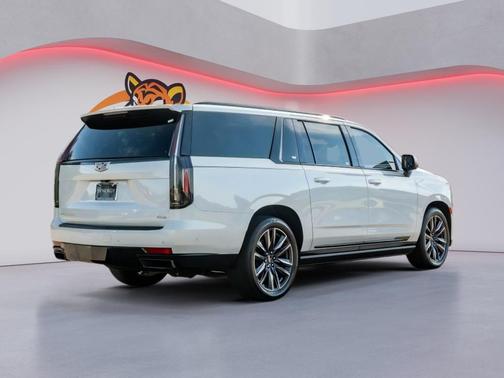 Crystal White Tricoat 2022 Cadillac Escalade ESV Sport Platinum