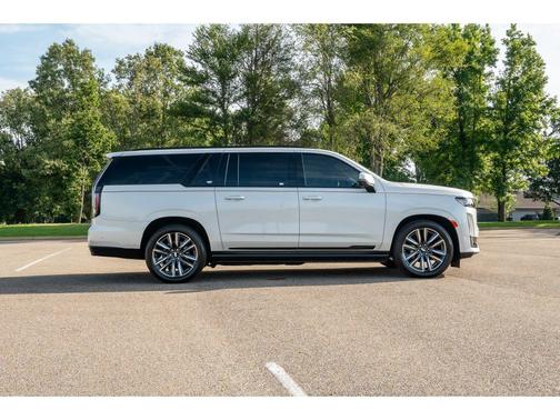 Crystal White Tricoat 2022 Cadillac Escalade ESV Sport Platinum