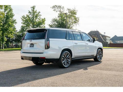 Crystal White Tricoat 2022 Cadillac Escalade ESV Sport Platinum