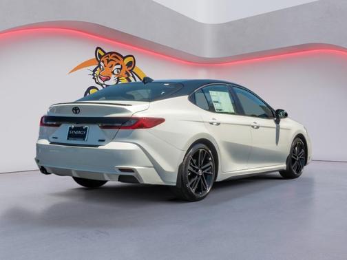Wind Chill Pearl w/Midnight Black Metallic Roof 2026 Toyota Camry XSE