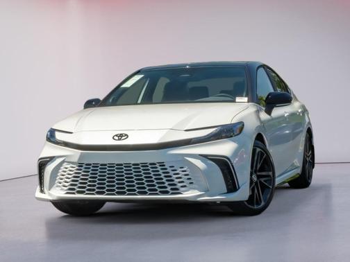 Wind Chill Pearl w/Midnight Black Metallic Roof 2026 Toyota Camry XSE