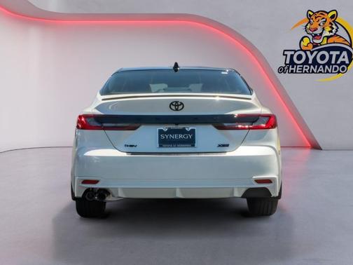 Wind Chill Pearl w/Midnight Black Metallic Roof 2026 Toyota Camry XSE