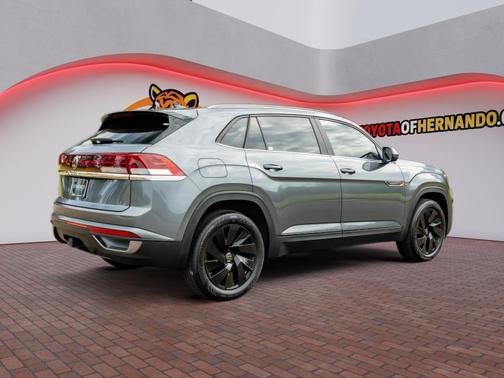 Platinum Gray Metallic 2024 Volkswagen Atlas Cross Sport 2.0T SE w/Technology
