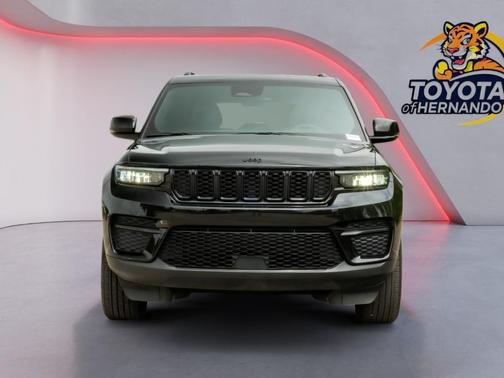 Diamond Black Crystal Pearlcoat 2025 Jeep Grand Cherokee Altitude