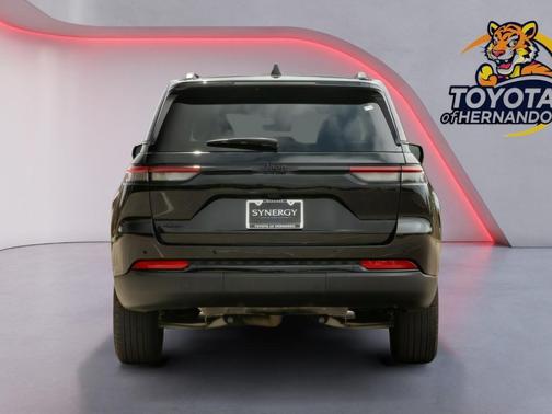 Diamond Black Crystal Pearlcoat 2025 Jeep Grand Cherokee Altitude