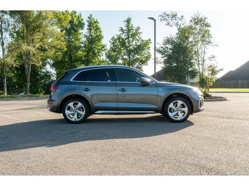 Daytona Gray Pearl Effect 2022 Audi Q5 45 S line Premium Plus