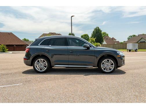 Manhattan Gray Metallic 2018 Audi Q5 2.0T Premium Plus