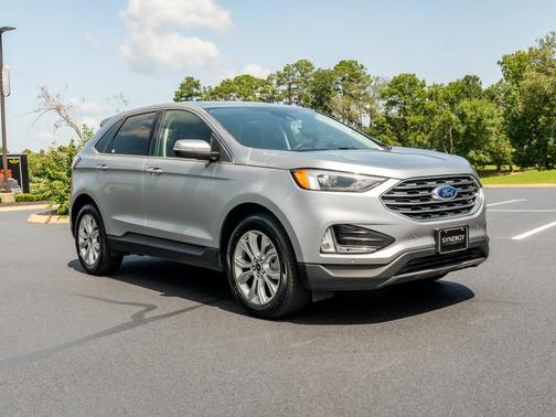 Iconic Silver Metallic 2024 Ford Edge Titanium