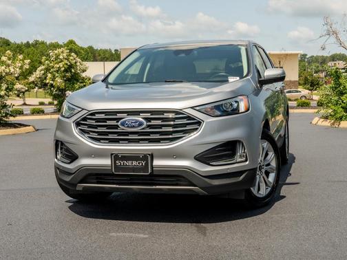 Iconic Silver Metallic 2024 Ford Edge Titanium