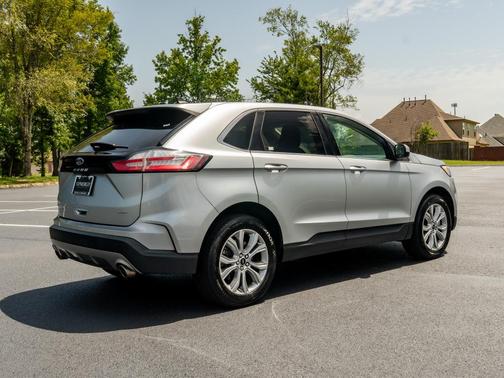Iconic Silver Metallic 2024 Ford Edge Titanium