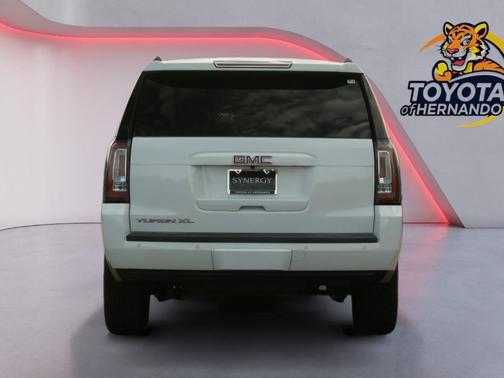 Summit White 2017 GMC Yukon XL SLT