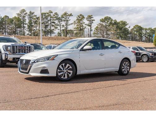 2022 Nissan Altima S FWD