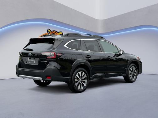 Crystal Black Silica 2024 Subaru Outback Limited