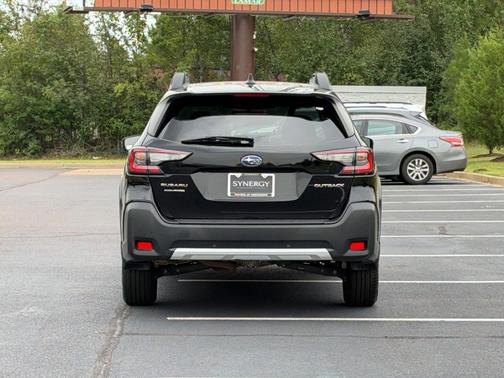 Crystal Black Silica 2024 Subaru Outback Limited