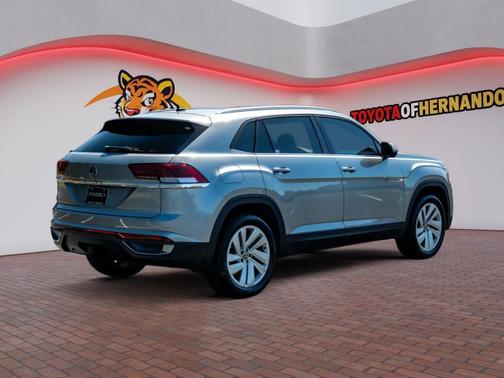 Pyrite Silver Metallic 2023 Volkswagen Atlas Cross Sport 3.6L V6 SE w/Technology