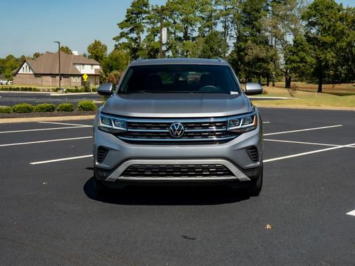 Pyrite Silver Metallic 2023 Volkswagen Atlas Cross Sport 3.6L V6 SE w/Technology