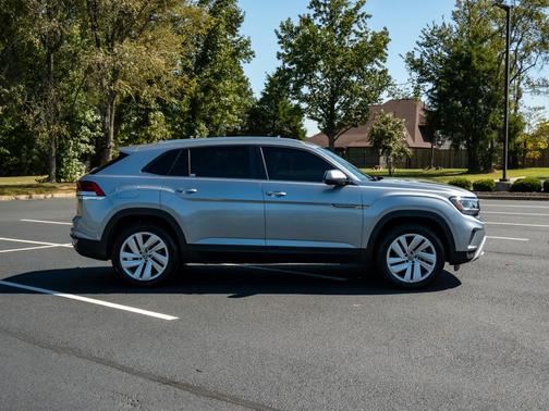 Pyrite Silver Metallic 2023 Volkswagen Atlas Cross Sport 3.6L V6 SE w/Technology