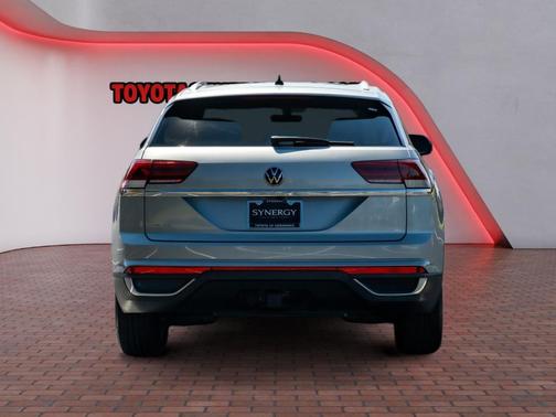 Pyrite Silver Metallic 2023 Volkswagen Atlas Cross Sport 3.6L V6 SE w/Technology