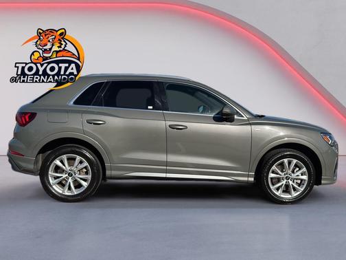 2024 Audi Q3 Premium 45 TFSI S line quattro Tiptronic