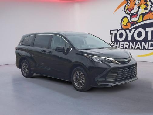 2024 Toyota Sienna LE