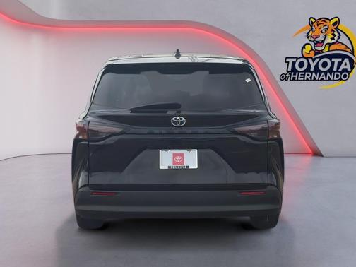 2024 Toyota Sienna LE