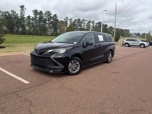 Midnight Black Metallic 2024 Toyota Sienna LE