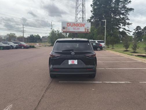 Midnight Black Metallic 2024 Toyota Sienna LE