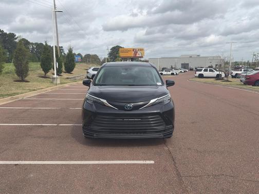 Midnight Black Metallic 2024 Toyota Sienna LE