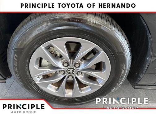 Midnight Black Metallic 2024 Toyota Sienna LE