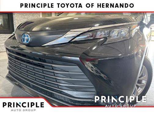 Midnight Black Metallic 2024 Toyota Sienna LE