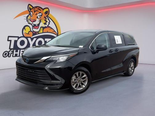 2024 Toyota Sienna LE
