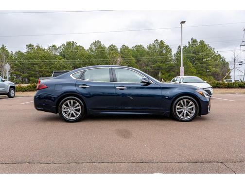 2019 INFINITI Q70 3.7 LUXE