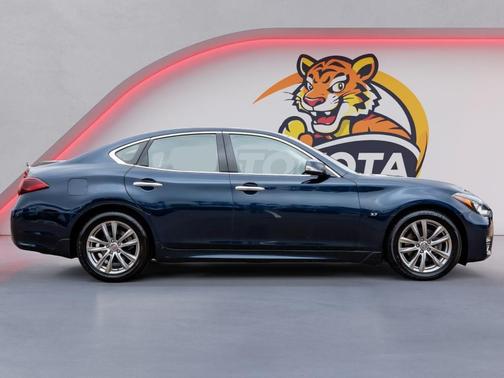 2019 INFINITI Q70 3.7 LUXE