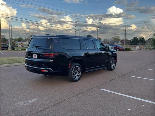 Diamond Black Crystal Pearlcoat 2024 Jeep Wagoneer L Series II 4x4