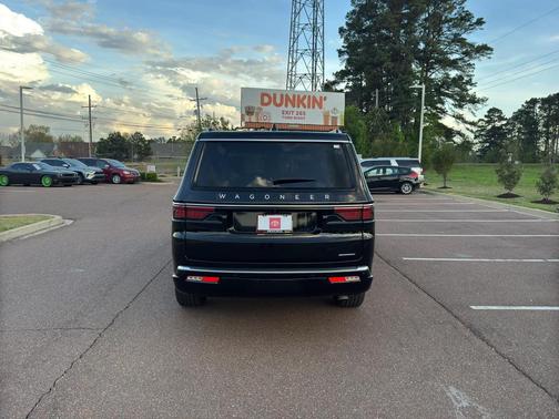 Diamond Black Crystal Pearlcoat 2024 Jeep Wagoneer L Series II 4x4