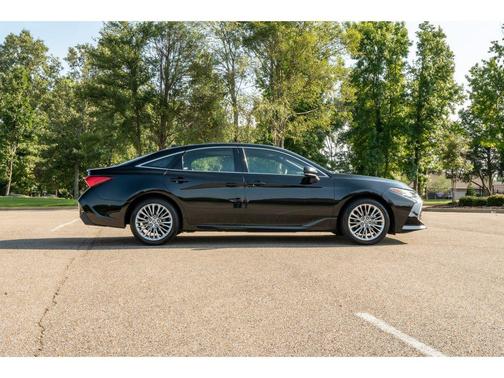 Midnight Black Metallic 2022 Toyota Avalon Hybrid Limited