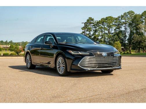 Midnight Black Metallic 2022 Toyota Avalon Hybrid Limited