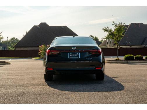 Midnight Black Metallic 2022 Toyota Avalon Hybrid Limited