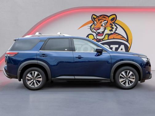 2024 Nissan Pathfinder SL 4WD