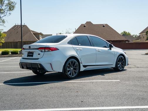 Ice Cap 2023 Toyota Corolla SE