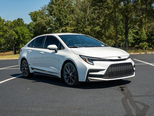 Ice Cap 2023 Toyota Corolla SE
