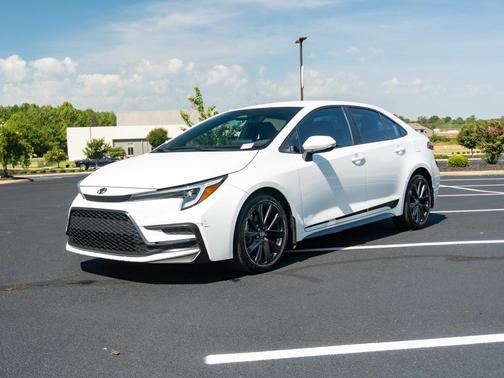 Ice Cap 2023 Toyota Corolla SE