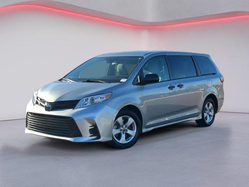 2020 Toyota Sienna SE