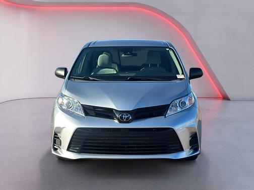 2020 Toyota Sienna SE