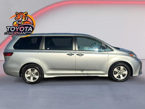 2020 Toyota Sienna SE