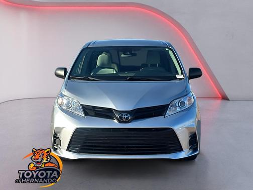 2020 Toyota Sienna SE