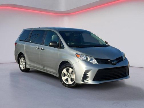 2020 Toyota Sienna SE