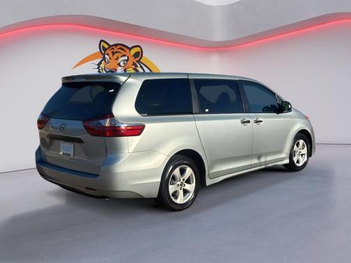 2020 Toyota Sienna SE