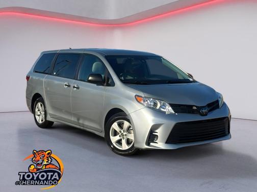 2020 Toyota Sienna SE